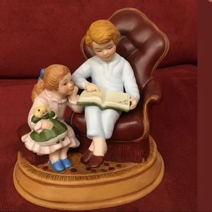 Avon Christmas Memories 3rd Edition 1983